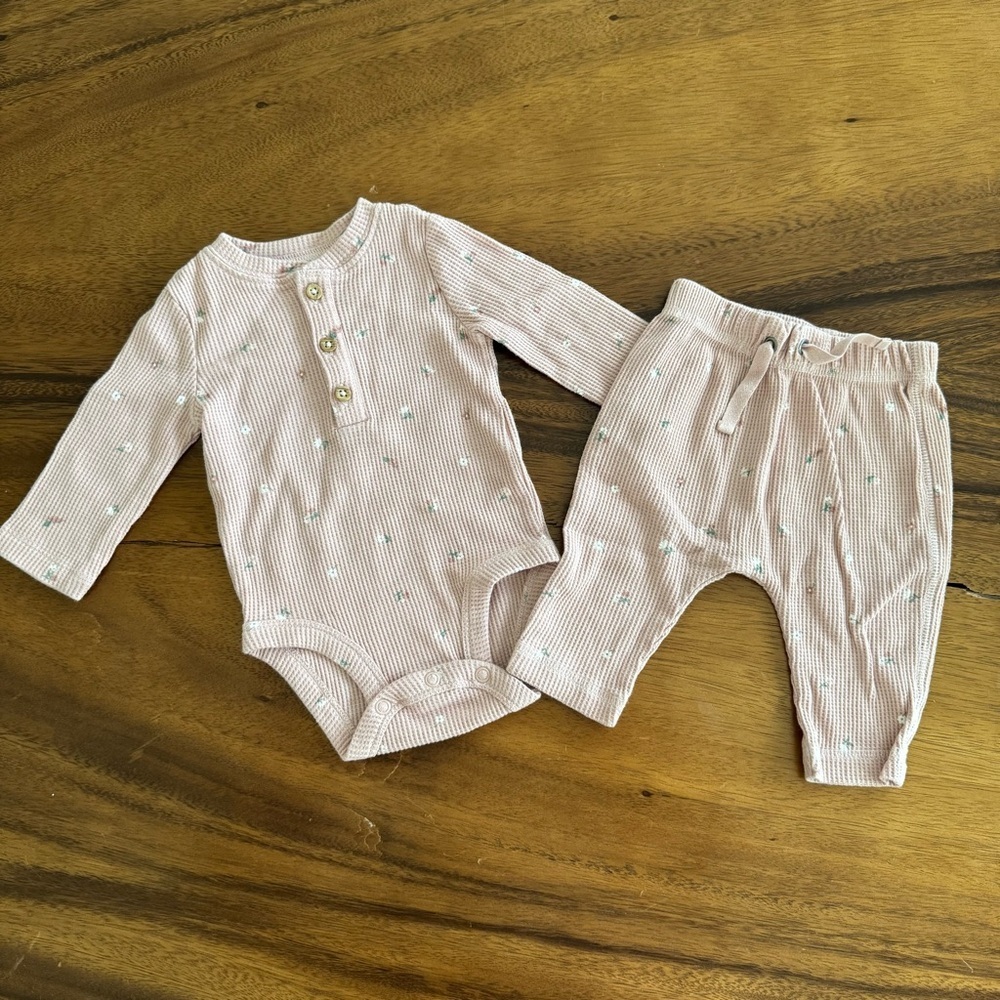 Carter’s Waffled Pink Floral Baby Girl Long-sleeve Bodysuit and Pants size 3M